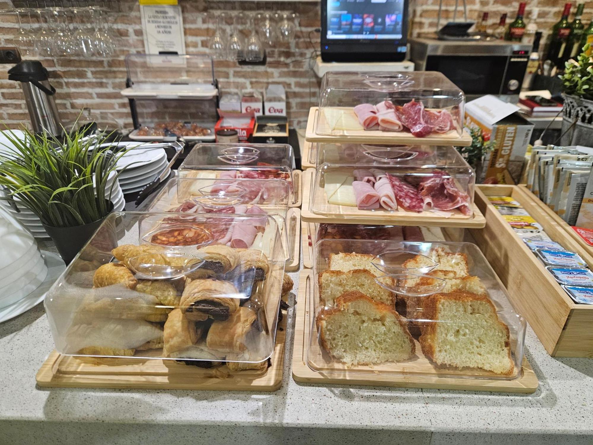 Hostal La Campana — Photos 2
